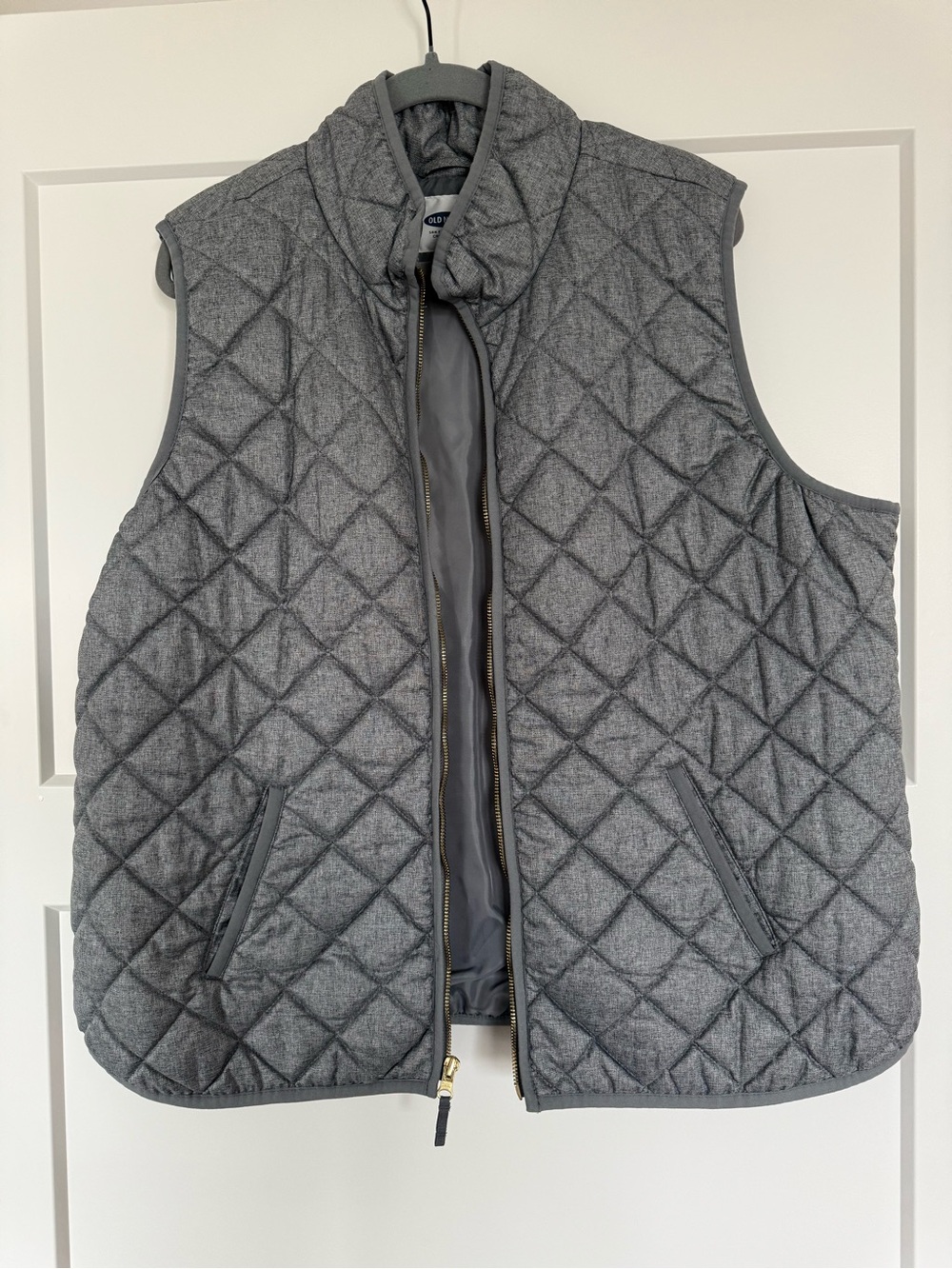 Old Navy Quilted Gray Sleeveless Vest